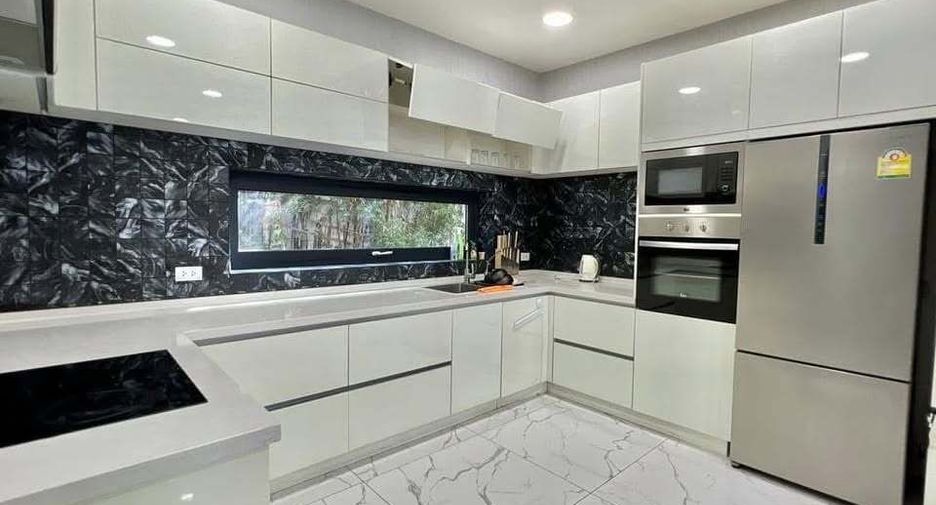 For sale and for rent 3 bedrooms villa in Bang Lamung, Chonburi