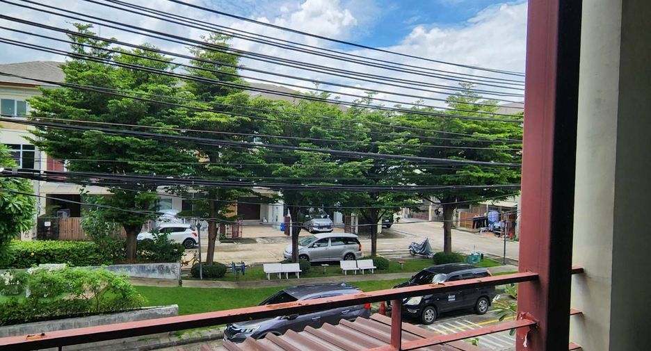 For sale 3 bedrooms townhouse in Yan Nawa, Bangkok