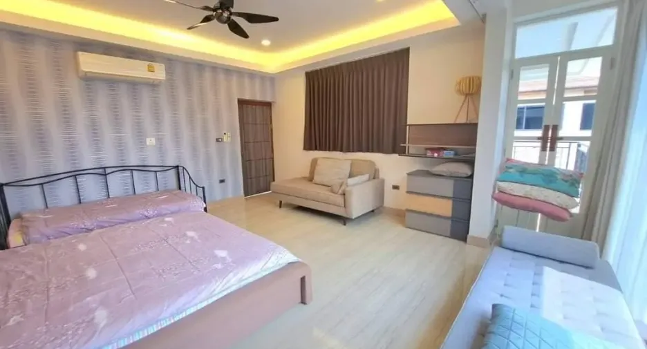 For rent 8 bedrooms villa in Bang Lamung, Chonburi