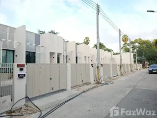 出售 2 卧室 联排别墅 在 Phuket Town, 普吉