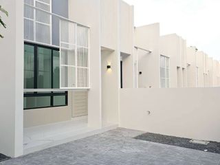 出售 2 卧室 联排别墅 在 Phuket Town, 普吉
