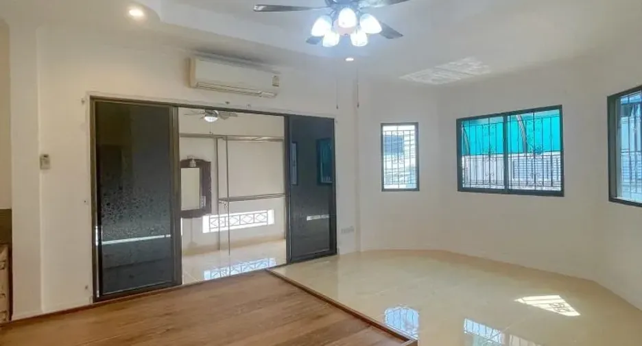 For rent 4 bedrooms house in Bang Lamung, Chonburi