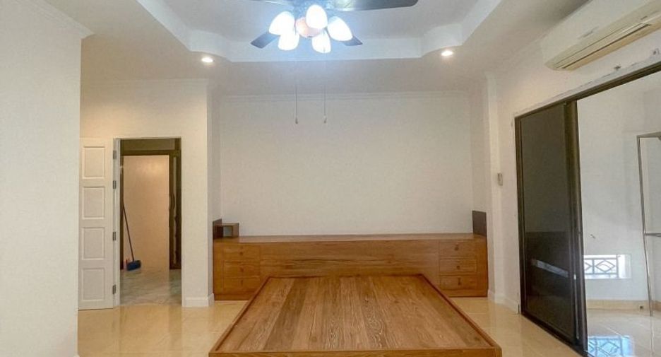For rent 4 bedrooms house in Bang Lamung, Chonburi