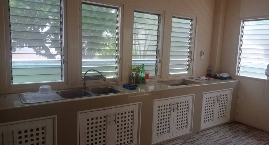 Haus zum Kauf mit 4 Zimmer in Mueang Suphanburi, Suphan Buri
