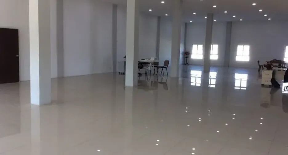 Casa en venta de 5 habitaciones en Bang Sao Thong, Samut Prakan