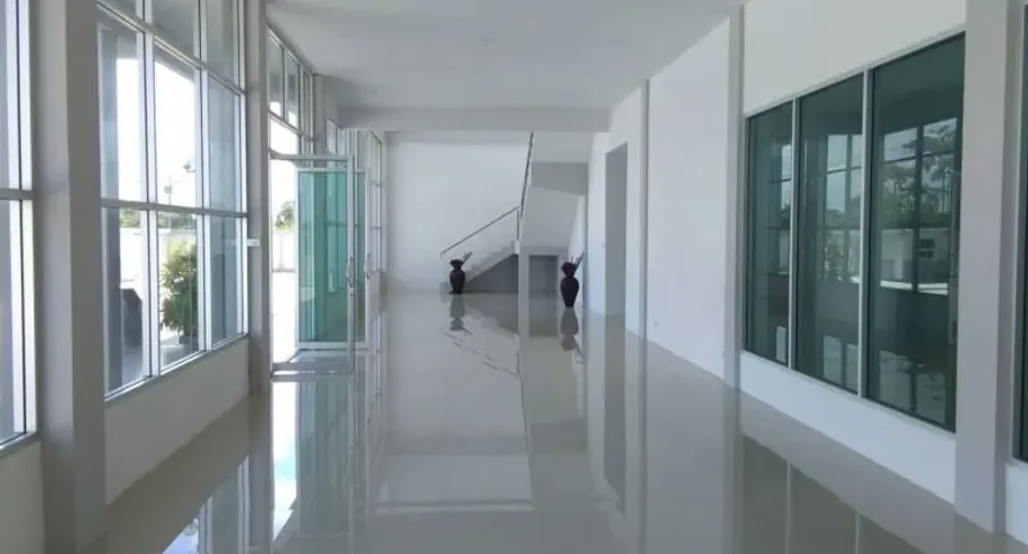Casa en venta de 5 habitaciones en Bang Sao Thong, Samut Prakan