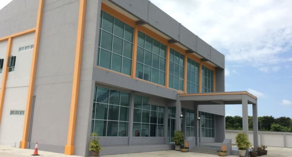 Casa en venta de 5 habitaciones en Bang Sao Thong, Samut Prakan