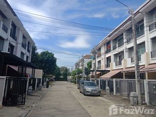 出售 4 卧室 联排别墅 在 Lat Krabang, 曼谷