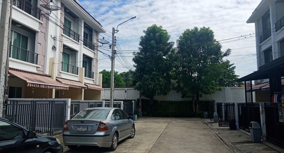 Продажа 4 спальни таунхаус в Лат Крабанг, Бангкок