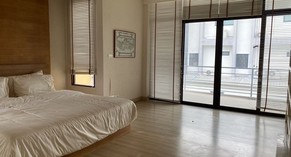 For rent 3 bedrooms townhouse in Bang Bua Thong, Nonthaburi