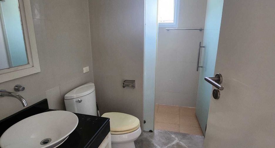 For rent 4 bedrooms villa in Mueang Phuket, Phuket