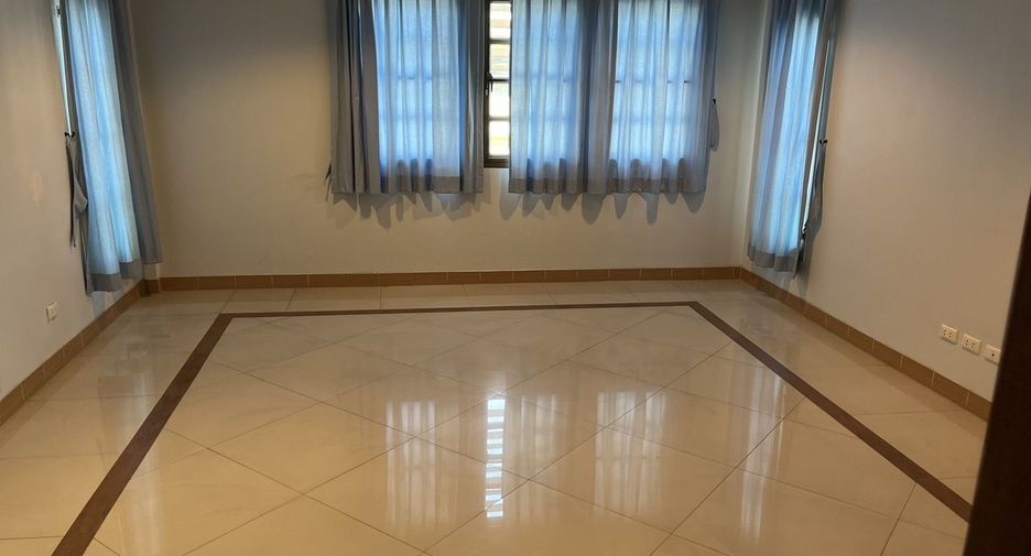Casa adosada en venta de 5 habitaciones en Phra Khanong, Bangkok