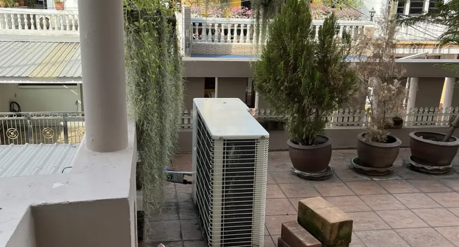 Casa adosada en venta de 5 habitaciones en Phra Khanong, Bangkok
