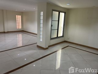 For sale 5 bedrooms townhouse in Phra Khanong, Bangkok