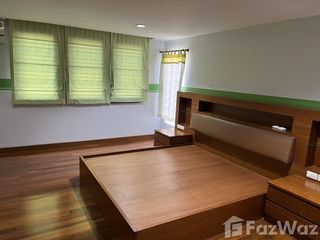 For sale 5 bedrooms townhouse in Phra Khanong, Bangkok