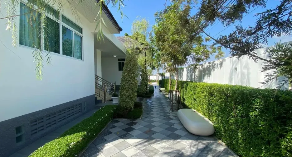 For rent 6 bedrooms house in Bang Lamung, Chonburi