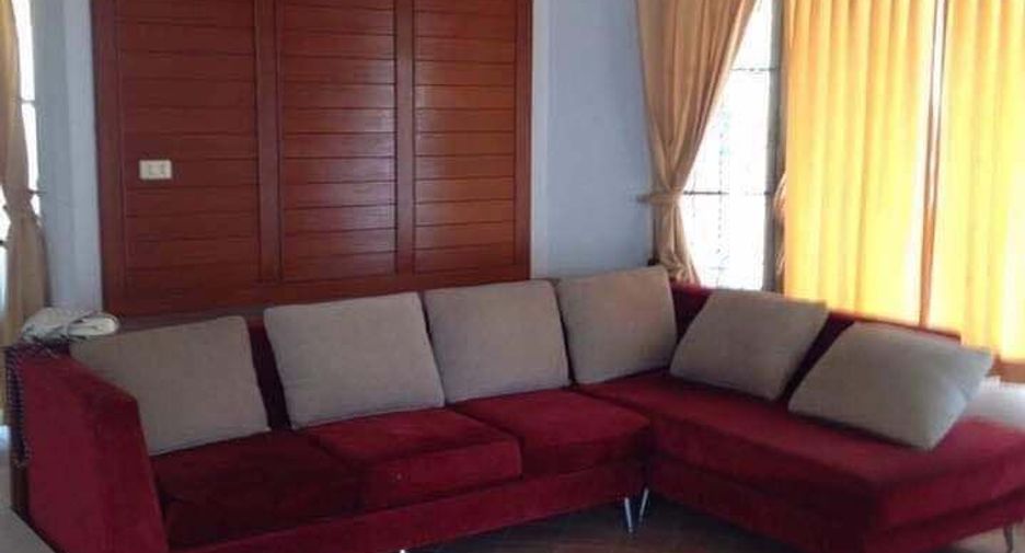 Casa en alquiler de 3 habitaciones en Bang Lamung, Chonburi