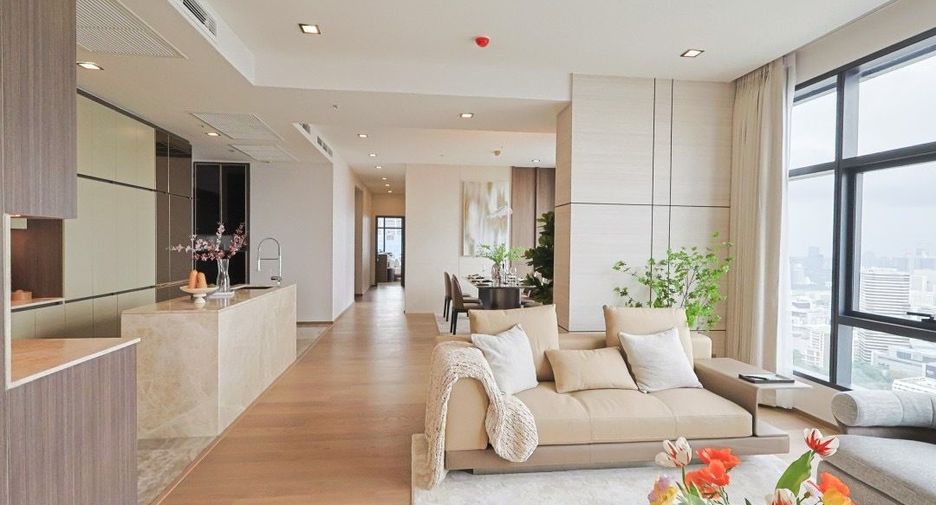 For sale 3 bedrooms condo in Ratchathewi, Bangkok