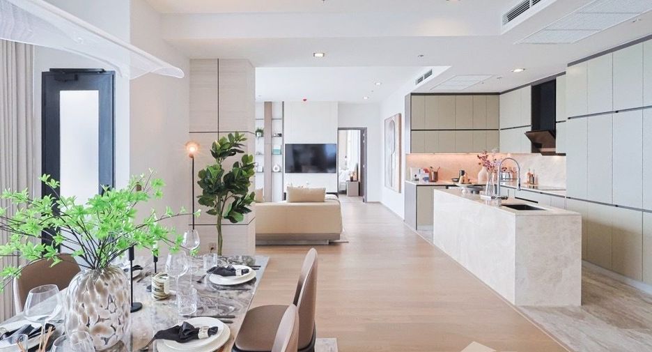 For sale 3 bedrooms condo in Ratchathewi, Bangkok