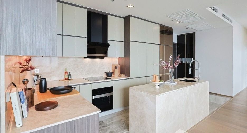For sale 3 bedrooms condo in Ratchathewi, Bangkok