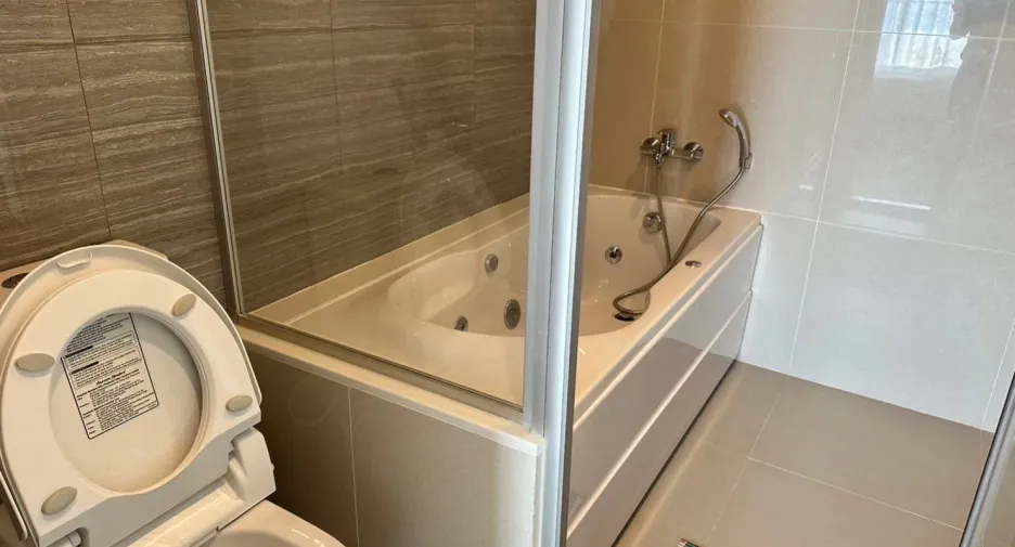 For sale and for rent 2 bedrooms condo in Si Racha, Chonburi