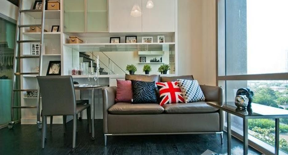 For sale 2 ベッドルーム condo in Khlong Toei, Bangkok