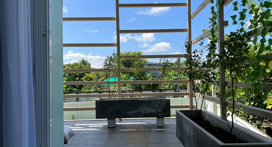 For sale 5 bedrooms house in Mueang Chiang Rai, Chiang Rai