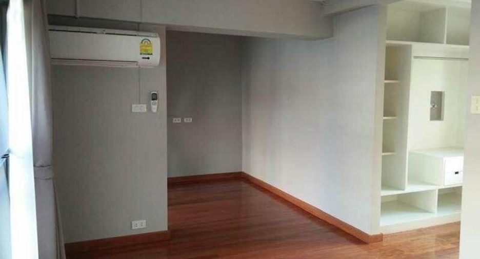 For sale 4 bedrooms house in Khlong Toei, Bangkok