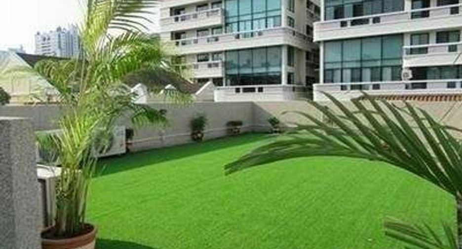 For sale 4 bedrooms house in Khlong Toei, Bangkok