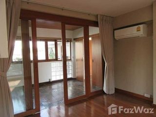 For sale 4 ベッドルーム house in Khlong Toei, Bangkok