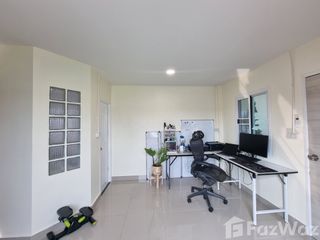 For sale 3 bedrooms townhouse in Huai Khwang, Bangkok