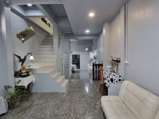 For sale 3 bedrooms townhouse in Huai Khwang, Bangkok