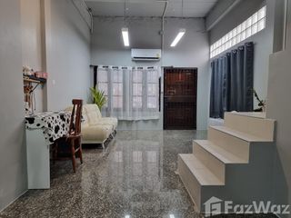 For sale 3 bedrooms townhouse in Huai Khwang, Bangkok