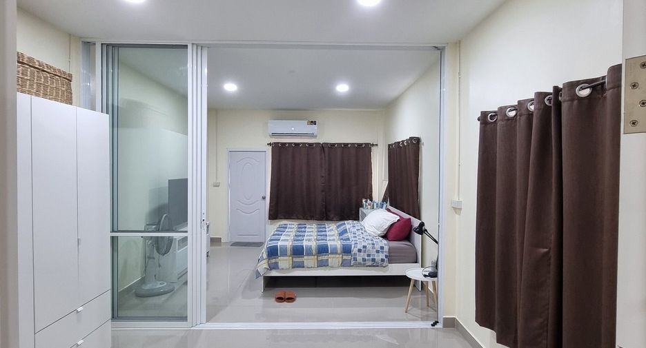 Casa adosada en venta de 3 habitaciones en Huai Khwang, Bangkok