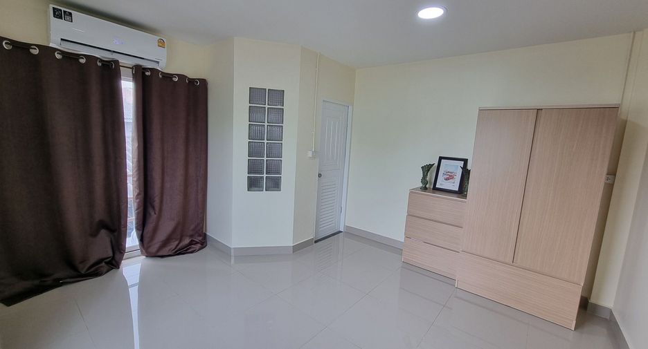 Casa adosada en venta de 3 habitaciones en Huai Khwang, Bangkok