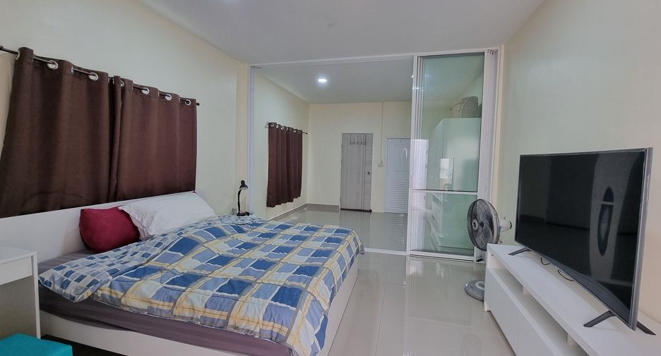 Casa adosada en venta de 3 habitaciones en Huai Khwang, Bangkok