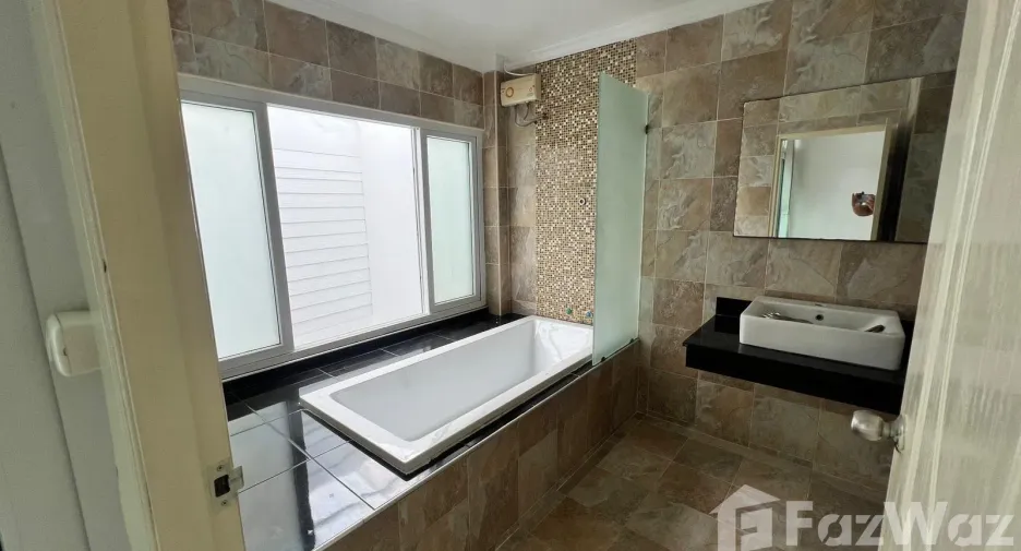 For sale 8 bedrooms retail Space in Kathu, Phuket
