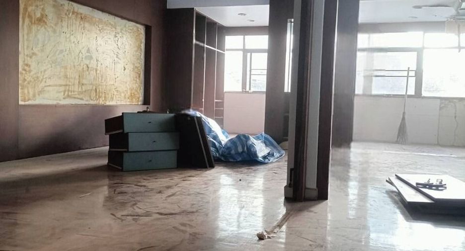 For sale 4 bedrooms house in Khlong Toei, Bangkok