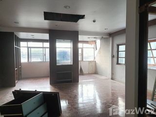 For sale 4 ベッドルーム house in Khlong Toei, Bangkok