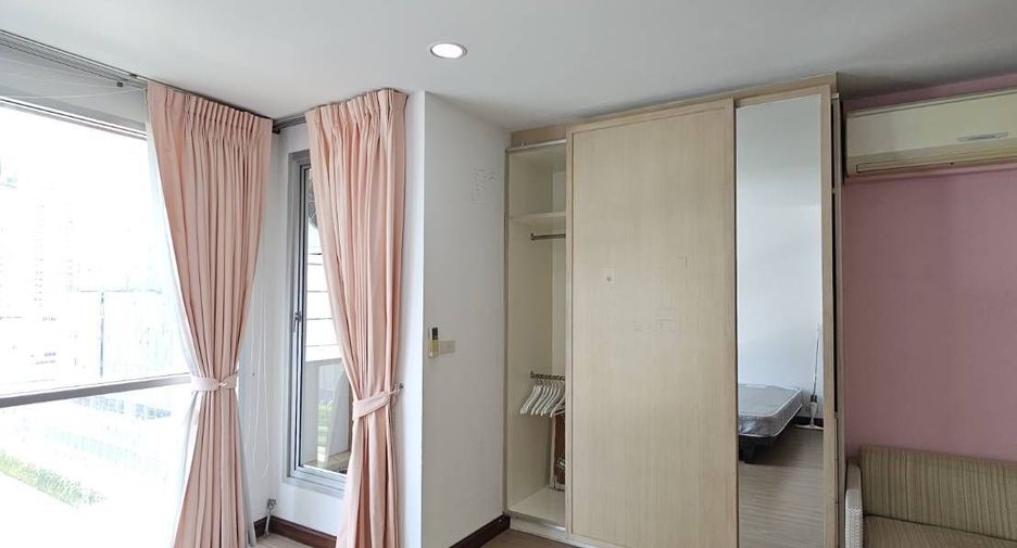 For sale studio condo in Sathon, Bangkok