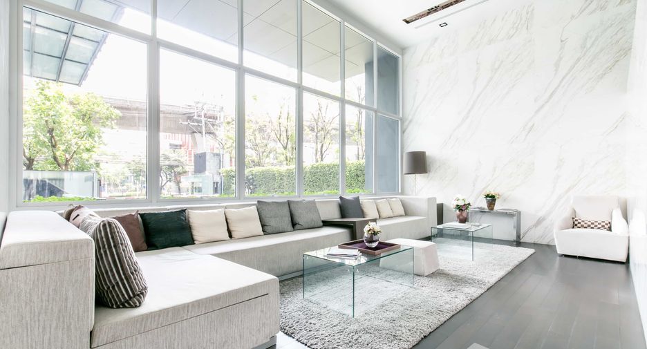 For sale 3 bedrooms condo in Khlong Toei, Bangkok