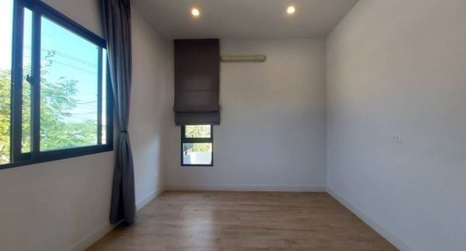 Casa en venta de 4 habitaciones en Bang Sao Thong, Samut Prakan