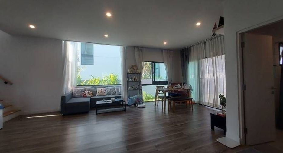 Casa en venta de 4 habitaciones en Bang Sao Thong, Samut Prakan