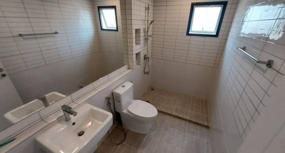 Casa en venta de 4 habitaciones en Bang Sao Thong, Samut Prakan