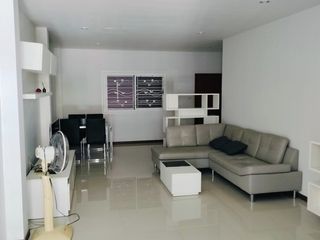 Casa adosada en alquiler de 3 habitaciones en Mueang Phuket, Phuket