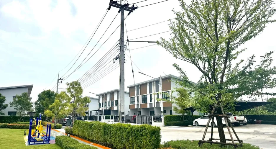 For sale 3 bedrooms townhouse in Lat Lum Kaeo, Pathum Thani