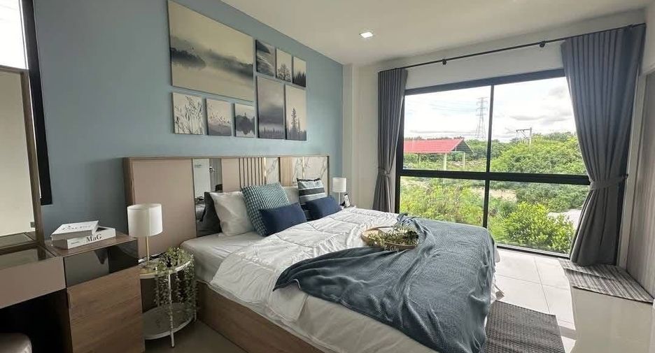 Casa adosada en venta de 4 habitaciones en Bang Lamung, Chonburi