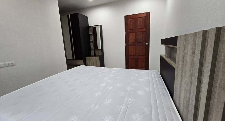 For sale 4 bedrooms townhouse in Bang Lamung, Chonburi
