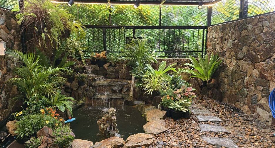 For sale 4 bedrooms townhouse in Bang Lamung, Chonburi