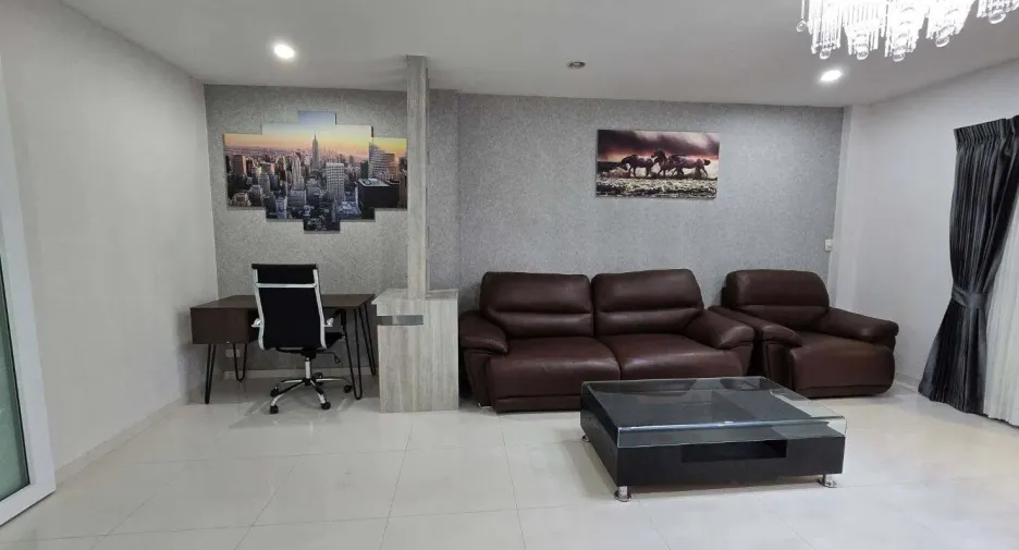 For sale 4 bedrooms townhouse in Bang Lamung, Chonburi